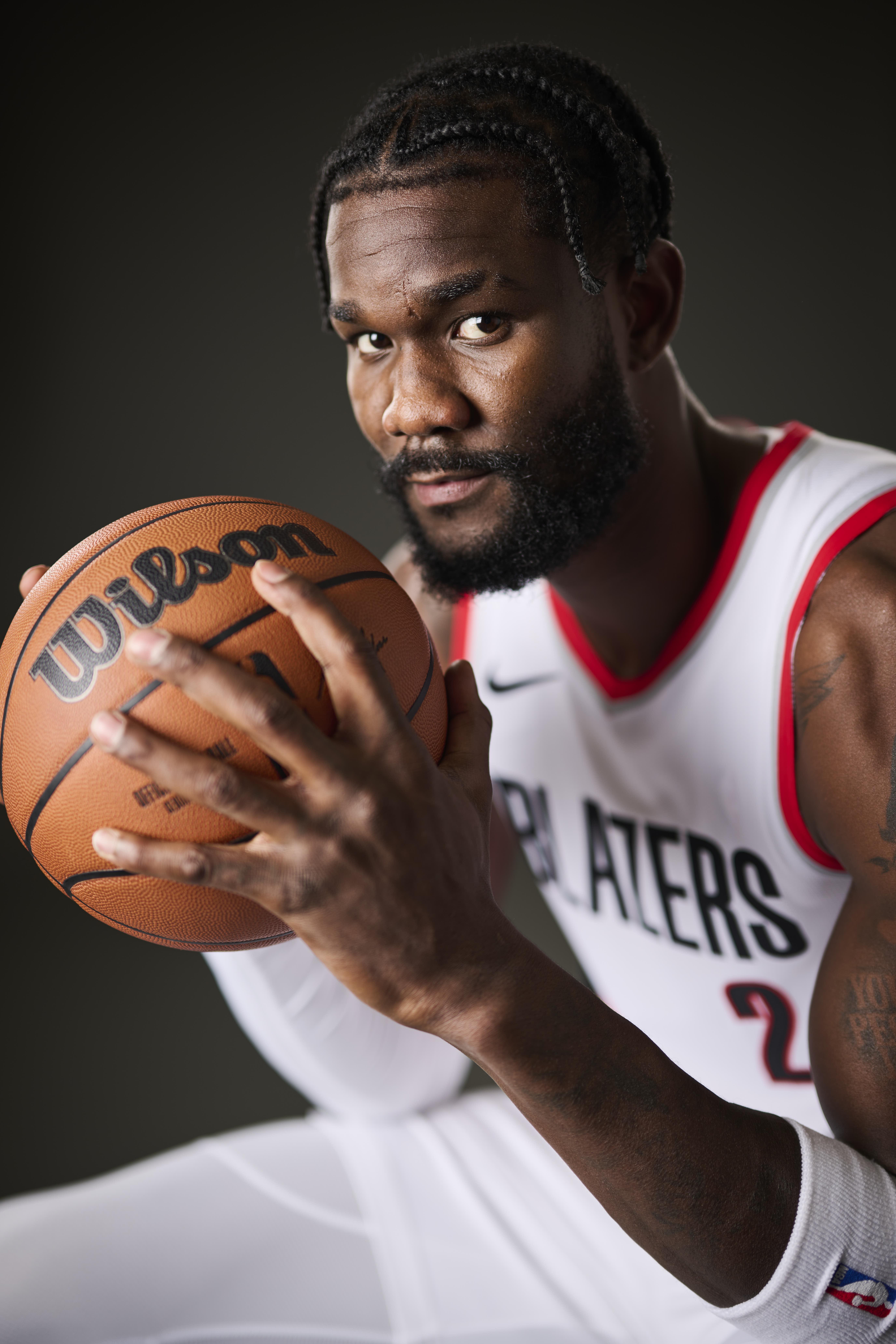 美记：湖人得艾顿后仍想补前场 目标还是熟悉且从无进展的老几位