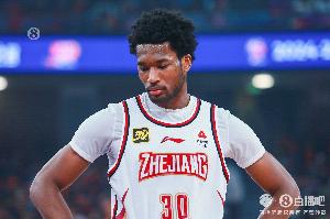 kaiyun-咋回事这是？达米安-琼斯半场8中0&amp;三分4中0一分未得 仅拿3板