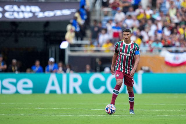 开云体育下载-世俱杯4强 40岁巨星跪地狂欢！霸气教训对手：别假摔骗点球