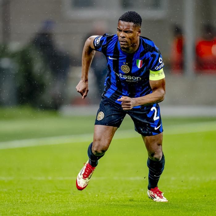 开云官网-解约金2500万欧！马卡：巴萨不考虑签国米后卫邓弗里斯