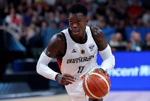 开云官网-穿针引线！施罗德首节4中1贡献5分7助 正负值+7