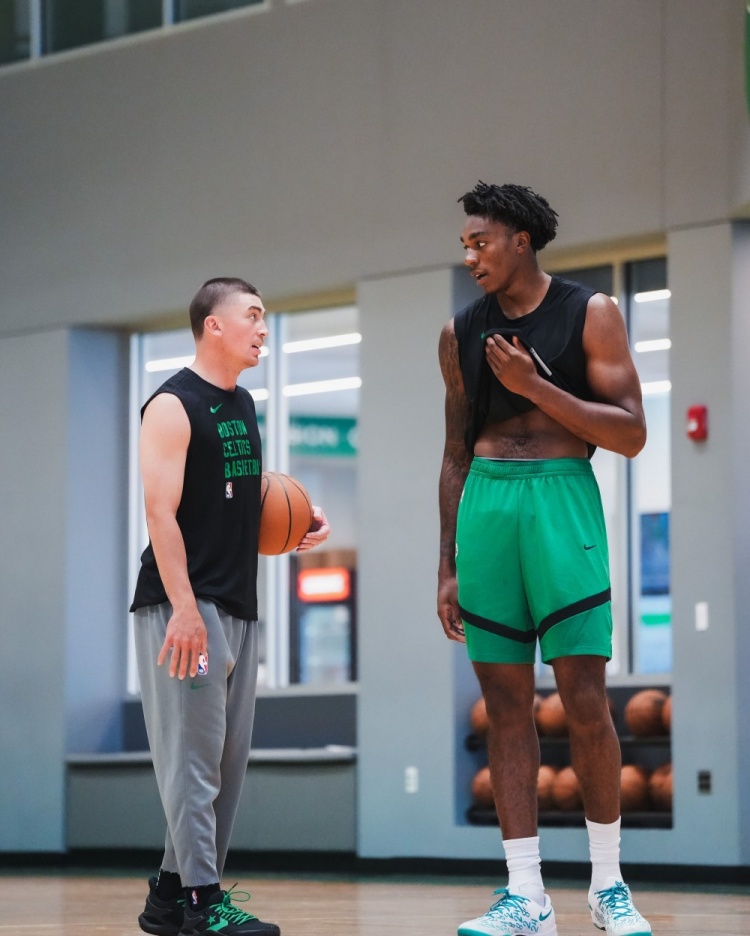 开云体育下载-凯尔特人官方发布训练图集：普理查德与西蒙斯等球员亮相