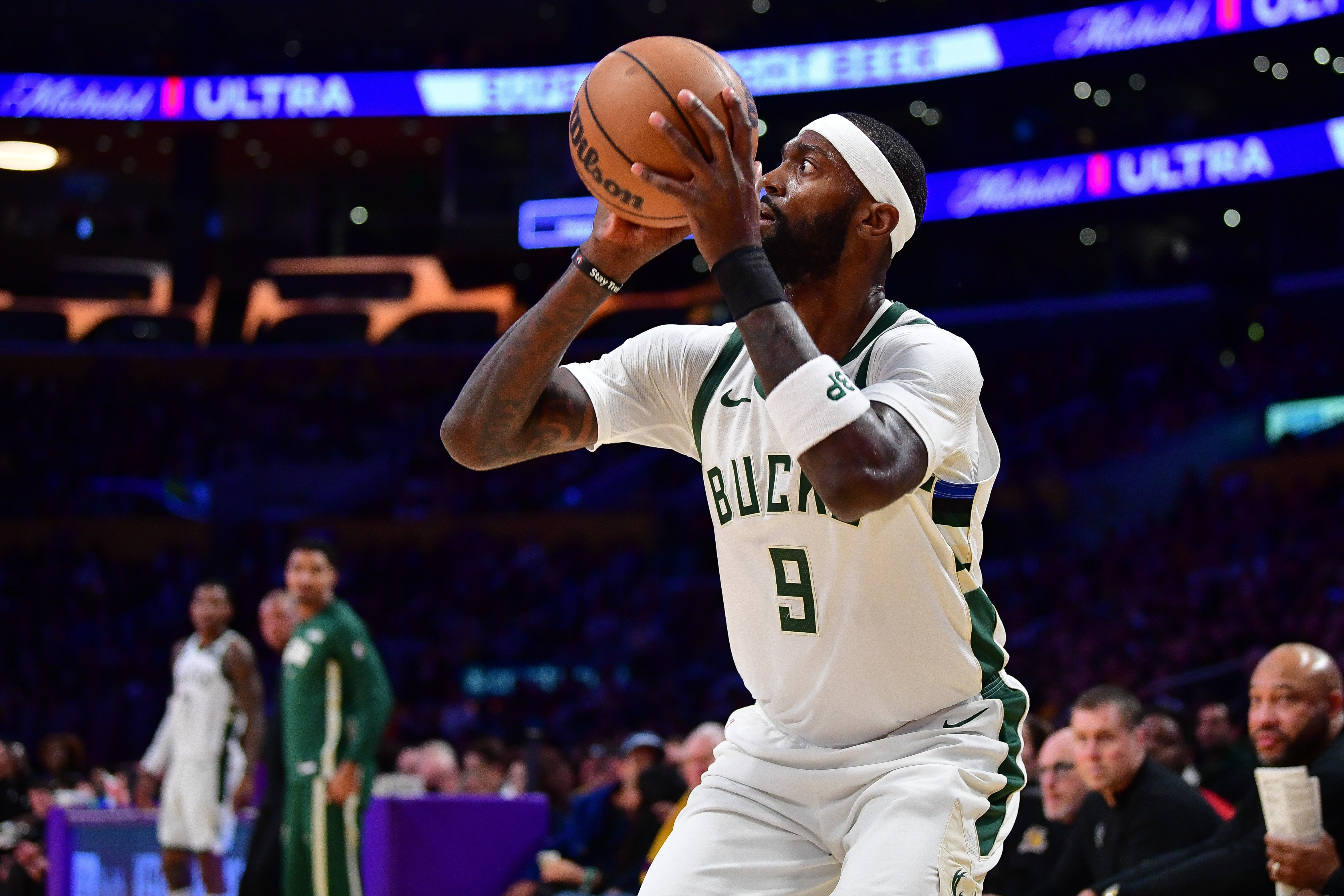 开云-前两年也这么说！美记：人们认为交易截止日后波蒂斯不会留在雄鹿