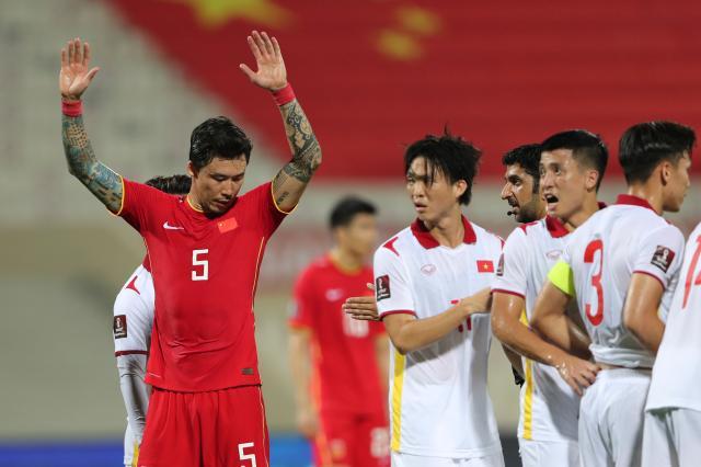 开云体育下载-打出威胁却机会寥寥 国足苦练的定位球何时显灵？