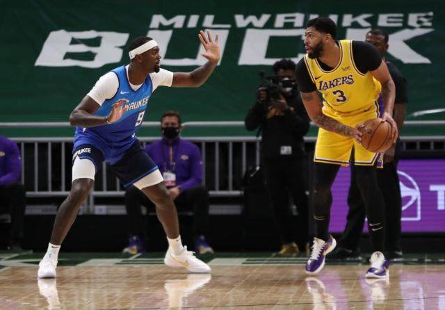 开云-浓眉拜师詹皇小加 传球成冠军内线新武器